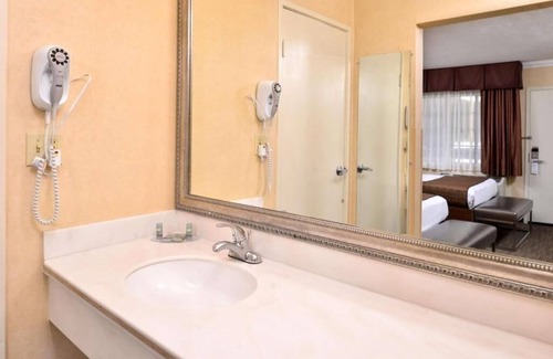 Hollywood Hotel | Centrally Located Hollywood Room Ideal for Exploring Top LA Landmarks