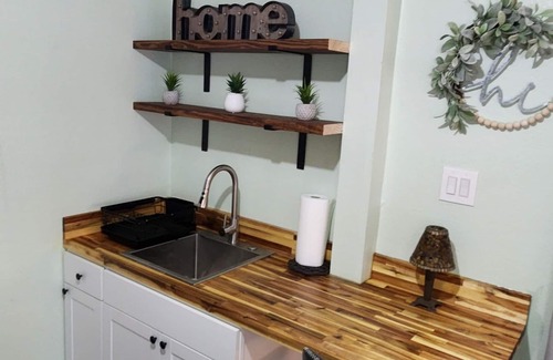 North San Antonio - SAT Apartment | Centrally Located Happy Haven