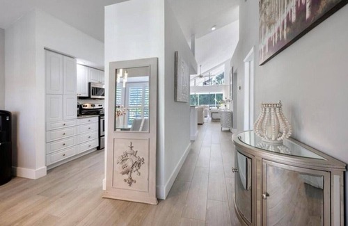 Grey Oaks House | CENTRALLY located house.