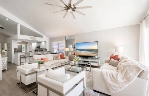 Grey Oaks House | CENTRALLY located house.