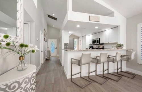 Grey Oaks House | CENTRALLY located house.