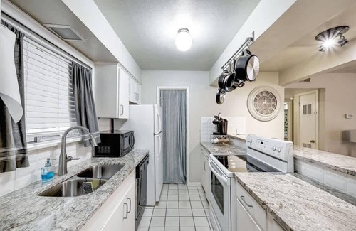 Tarrytown Condo | Centrally located in Historic Tarrytown