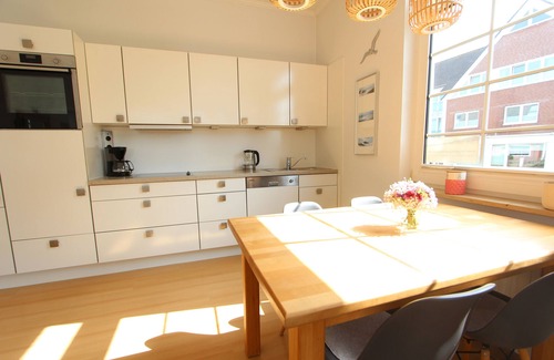 Langeoog Apartment | Centrally located in Kirchstr. - Apartment for 4-5 persons with south-facing terrace
