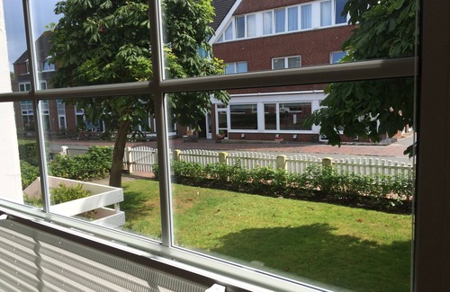 Langeoog Apartment | Centrally located in Kirchstr. - Apartment for 4-5 persons with south-facing terrace
