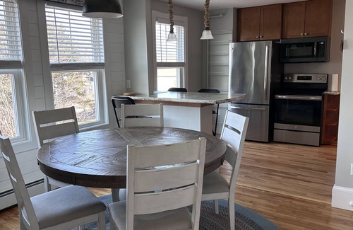 East Deering Apartment | Centrally located in Portland, ME. Close to Back Bay, Eastern Prom, Rt. 295.