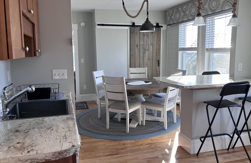 East Deering Apartment | Centrally located in Portland, ME. Close to Back Bay, Eastern Prom, Rt. 295.