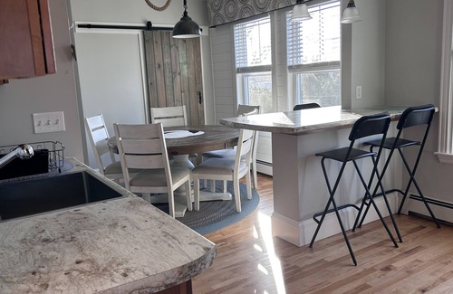East Deering Apartment | Centrally located in Portland, ME. Close to Back Bay, Eastern Prom, Rt. 295.