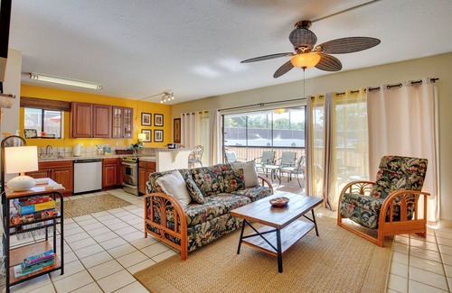 Historic Kailua Village Condo | Centrally Located Kailua-Kona Condo w/Lanai!