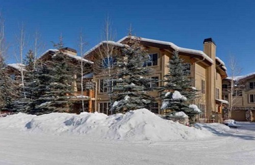 Ketchum House | Centrally Located Luxurious 3 Bedroom Condo