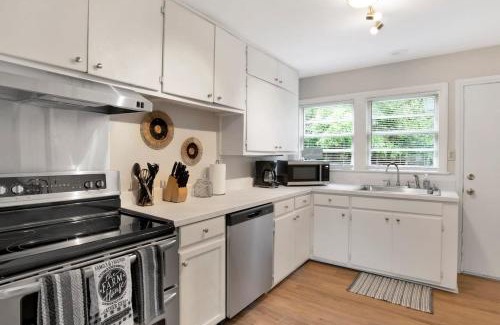 Mobile House | Centrally Located Midtown Cottage-HistoricDistrict