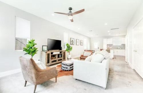 North Houston House | Centrally Located Pet Friendly 3 Bedroom Haven