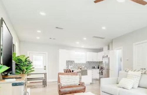 North Houston House | Centrally Located Pet Friendly 3 Bedroom Haven