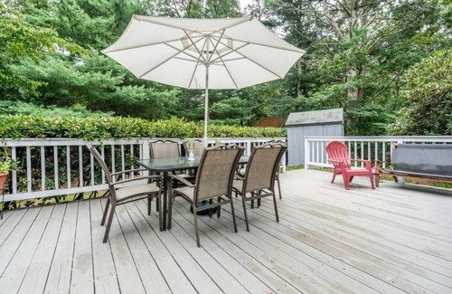 Centerville House | Centrally Located Quintessential Cape Cod Retreat