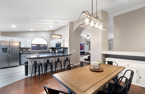 Paradise Valley Village House | Centrally Located Super Bowl House - Pool, Putt & Play
