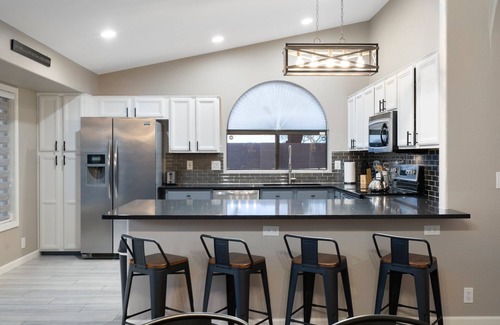 Paradise Valley Village House | Centrally Located Super Bowl House - Pool, Putt & Play