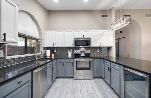 Paradise Valley Village House | Centrally Located Super Bowl House - Pool, Putt & Play