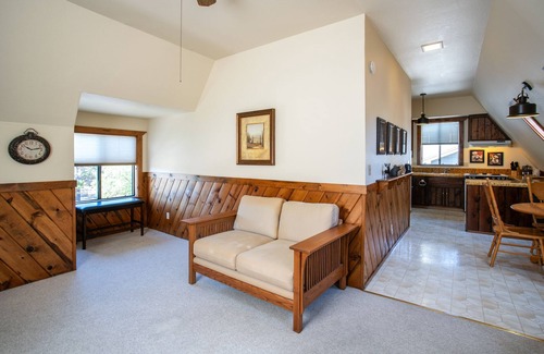 Atascadero Apartment | Centrally located to Wine Country along with a short Drive to the Ocean.