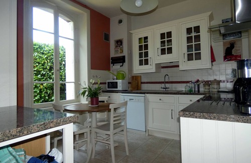 Dinan House | Centrally Located Traditional Townhouse With Modern Amenities and Pretty Garden