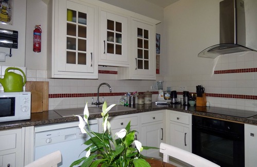 Dinan House | Centrally Located Traditional Townhouse With Modern Amenities and Pretty Garden