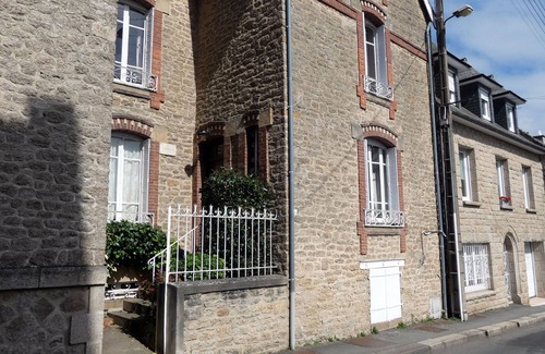 Dinan House | Centrally Located Traditional Townhouse With Modern Amenities and Pretty Garden