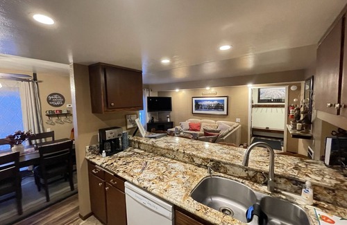 Mammoth Lakes Condo | Centrally Located, Walk to shuttle stops and grocery stores, Sleeps 6