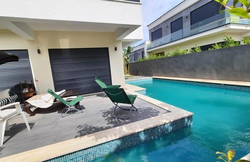Cesme Villa | Centrally located villa with private pool 150m to the sea-Merkezi konumda denize 150m özel havuzlu villa
