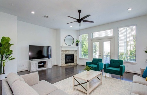 Washington Ave./ Memorial Park House | Centrally Located w/ Stunning Backyard Pool Oasis!