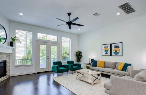 Washington Ave./ Memorial Park House | Centrally Located w/ Stunning Backyard Pool Oasis!