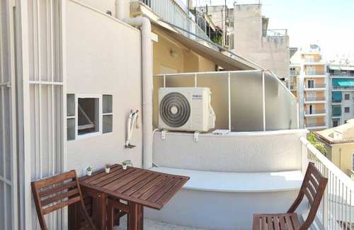 Platia Viktorias Apartment | Centre of Athens,close to Metro, Uni, full comfort studio