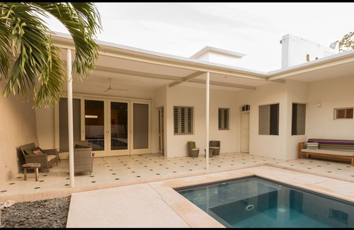 Barrio de Santiago House | CENTRO MID-CENTURY MODERN