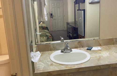 Marlow Hotel | Century inn motel