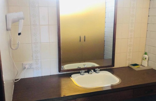 Finley Hotel | Century Motor Inn