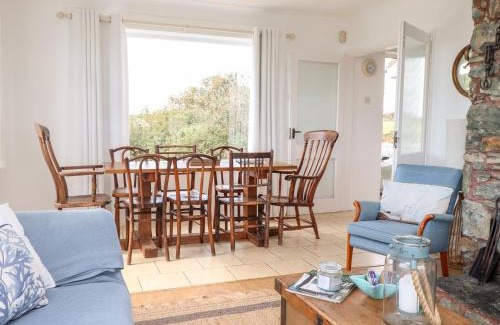 Rhoscolyn House | Cerrig