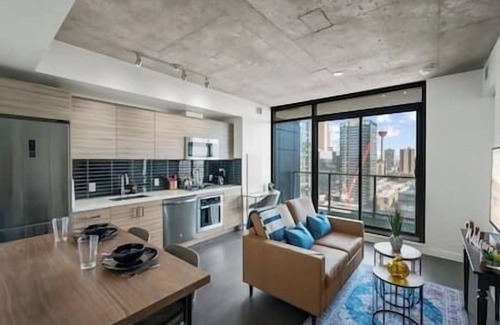 Connaught Condo | Cgy Tower Views | Mins to Saddledome | Gym | Pool