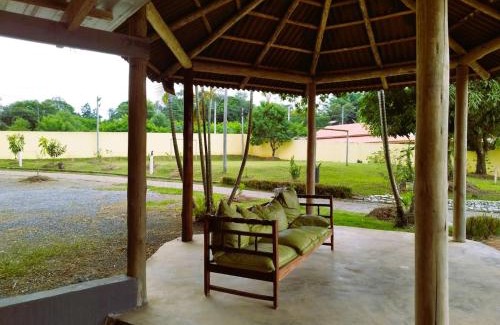 Guaratingueta House | Chácara charmosa com piscina, campo de futebol