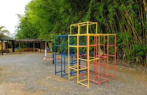 Guaratingueta House | Chácara charmosa com piscina, campo de futebol