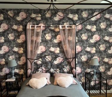 Chazemais House | Château de la Bouchatte chambre les Roses