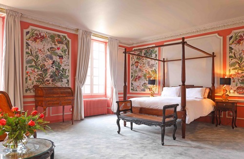 Nazelles-Negron Bed & Breakfast | Château de la Huberdière