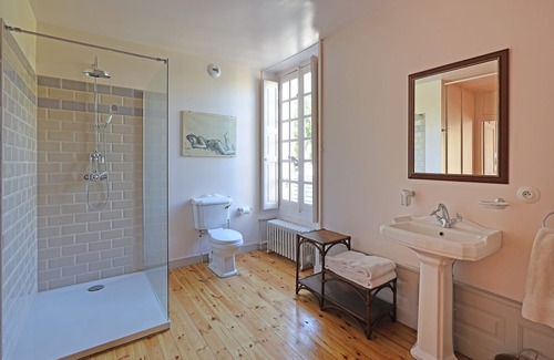 Nazelles-Negron Bed & Breakfast | Château de la Huberdière