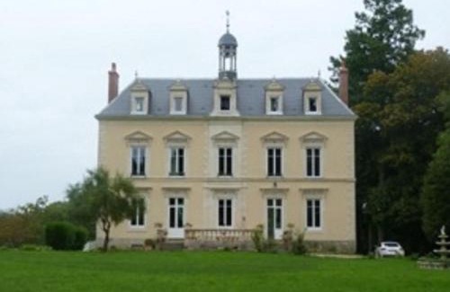Parennes Bed & Breakfast | Château XIXe avec parc, chambres spacieuses et petit déjeuner local, proche forêt et cité médiévale - FR-1-410-411