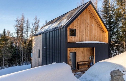 Sainte-Lucie-des-Laurentides Ski Chalet | Chalet Scandinave Dans les Laurentides-sauna-lac