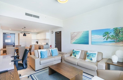 Hollywood Condo | CH Luxury Spacious Beach Condo | Ocean Breeze-CS40
