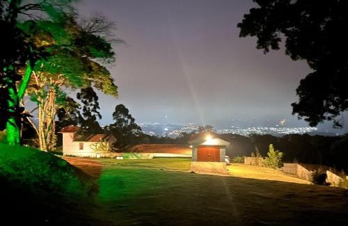 Sao Roque Ski Chalet | Chalé com linda vista para o vinhedo