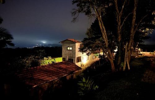 Sao Roque Ski Chalet | Chalé com linda vista para o vinhedo