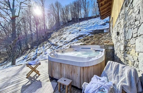Les Belleville Ski Chalet | Chalet, view mountain, sauna, terrace, fireplace or stove, tv, ski locker, 350m²