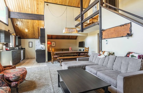 Mammoth Lakes Ski Chalet | Chalet #16, Slope Side Ski in Ski Out Spacious Fam