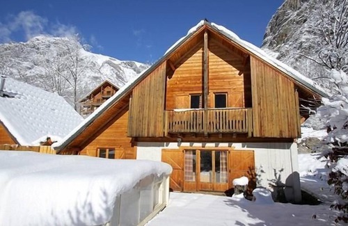 Venosc Ski Chalet | Chalet, 250m from ski lifts, swimming pool, sauna, terrace, balcony, tv, 180m², Les 2 Alpes