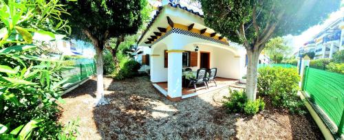 Vera Beach Apartment | Chalet 3 dormitorios en VERAMAR 5 con jardín