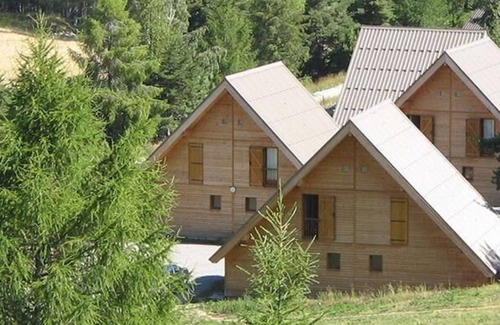 La Joue du Loup Ski Chalet | Chalet, 350m from ski slopes, 1st floor, view mountain, fitness, terrace, parking, tv, ski locker