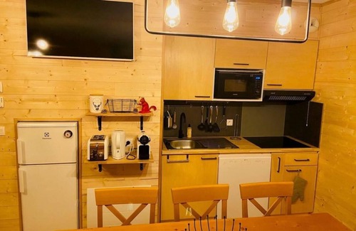 La Joue du Loup Ski Chalet | Chalet, 350m from ski slopes, view mountain, fitness, terrace, parking, tv, ski locker, 43m²